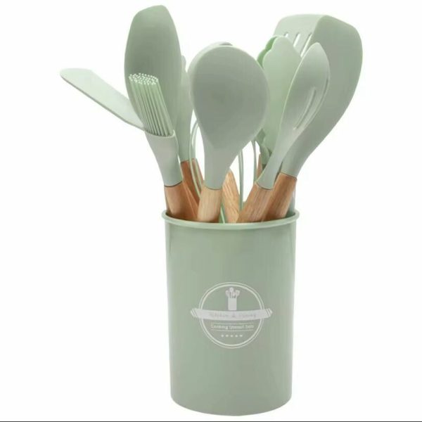 SET DE UTENSILLOS DE COCINA DE SILICONA Y MANGO DE MADERA COLOR VERDE