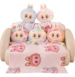 PELUCHE LABUBU ARCOIRIS CON MANTA - Imagen 2