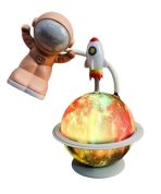 LAMPARA VELADOR ASTRONAUTA 2 EN 1 YC-7902A ROSA