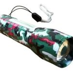 LINTERNA MINI RECARGABLE CAMUFLADA DE COLORES EN ESTUCHE VERDE