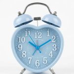 RELOJ DESPERTADOR CON CAMPANA COLOR AZUL CORAZON